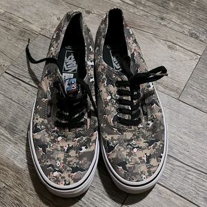 Nintendo x Authentic 'Duck Hunt' Vans camo color, size 11.5